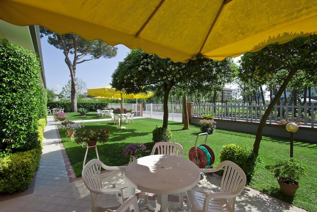 Hotel Versilia Lido di Camaiore Zewnętrze zdjęcie