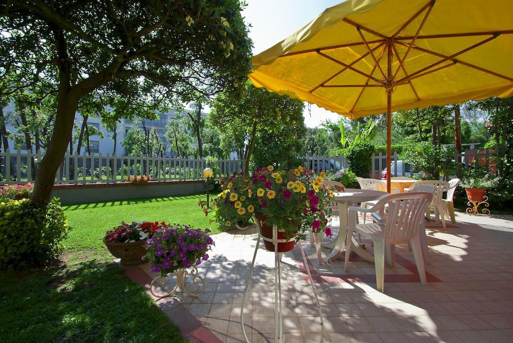 Hotel Versilia Lido di Camaiore Zewnętrze zdjęcie