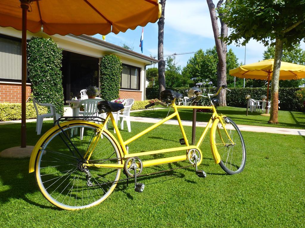 Hotel Versilia Lido di Camaiore Zewnętrze zdjęcie